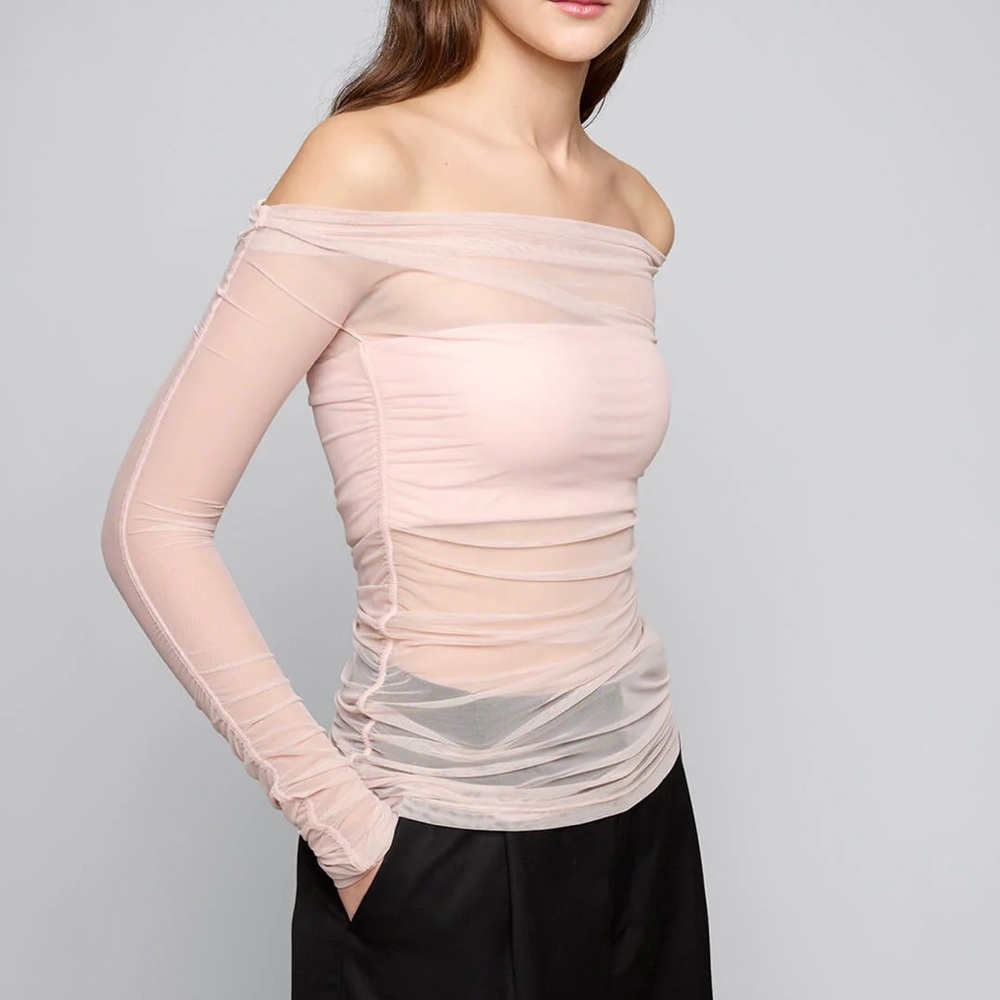 Brand New- Pixie Market Lydia Off The Shoulder Top in Dusty Pale Pink 💗✨